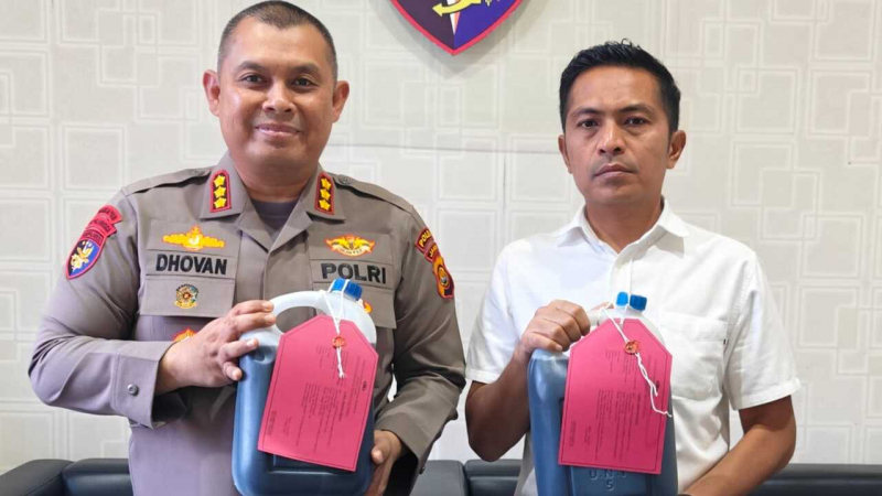 Dalam operasi yang digelar pada Selasa (7/7/2026) sekitar pukul 14.00 WIB tersebut, petugas mengamankan dua orang berinisial NH dan FP.