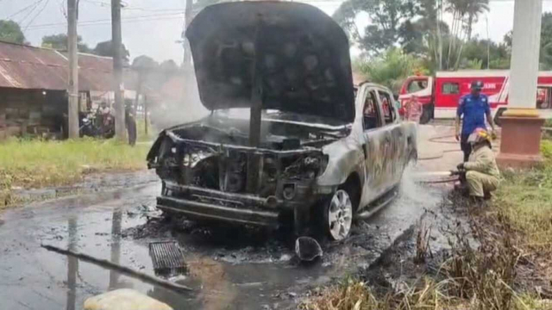 Mobil Ford Ranger milik warga Desa Sungai Terap, Kecamatan Kumpeh Ulu, Kabupaten Muaro Jambi, hangus dilalap api pada Kamis (23/7).