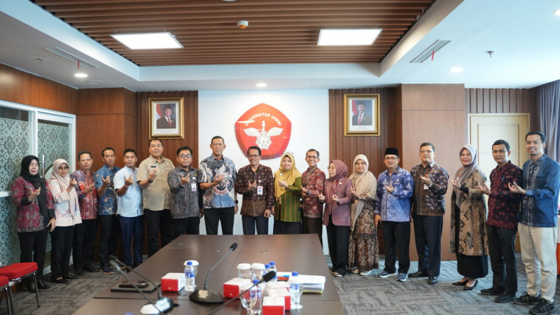 Foto bersama usai kesepakatan untuk berkolaborasi