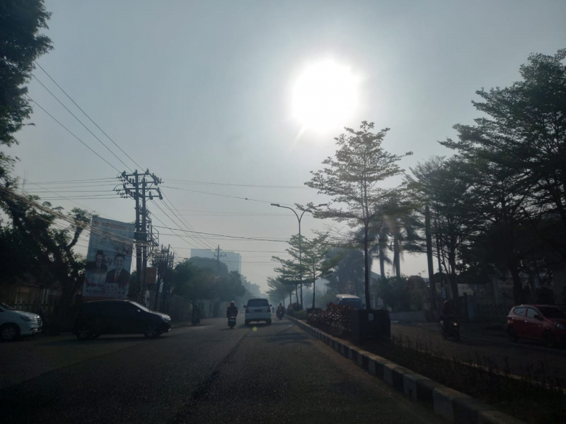 Akibat Karhutla, kabut asap mulai dirasakan warga Kota Jambi terutama pada pagi hari