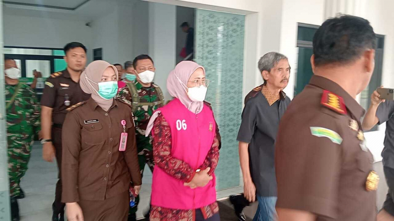 Mantan Kepala BPPRD Jambi ditahan Kejaksaan Negeri (Kejari) Jambi dalam perkara belanja konsultansi senilai Rp1,8 miliar tersebut.